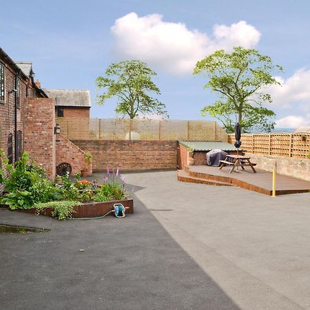 The Old Stables Villa Helsby Exterior foto